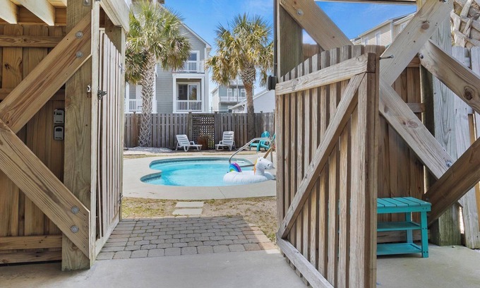 North Carolina Coast Casa | One House Two Sides w/Pool