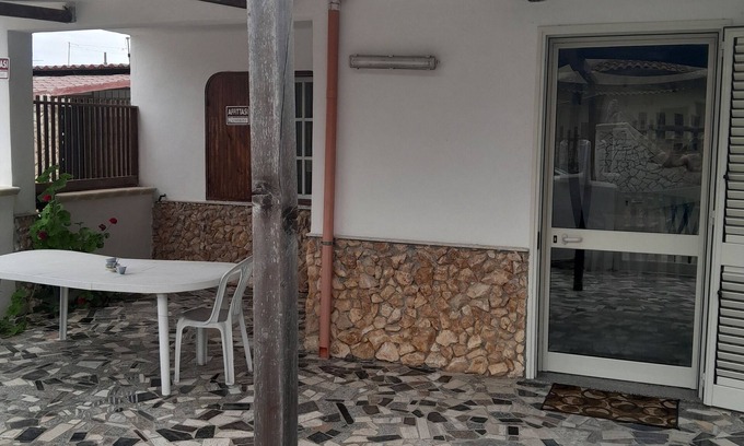 Torre Castiglione Casa | One hundred meters from the sea