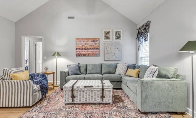 Spring Hill Casa | One-Level 3BR, Yard & Firepit