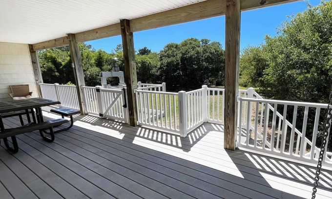 Avon Casa | Cozy, Spacious 4 Bedroom House with Pool, Large Docks and Canal Access