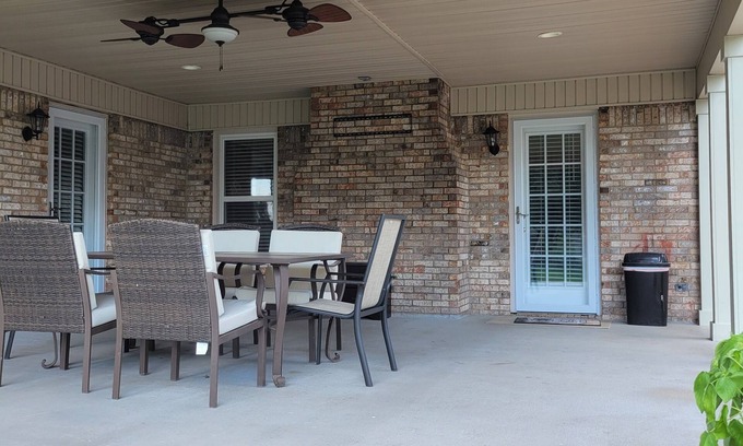 Murfreesboro Casa | One level home close to interstate and 25 minutes to Nashville.