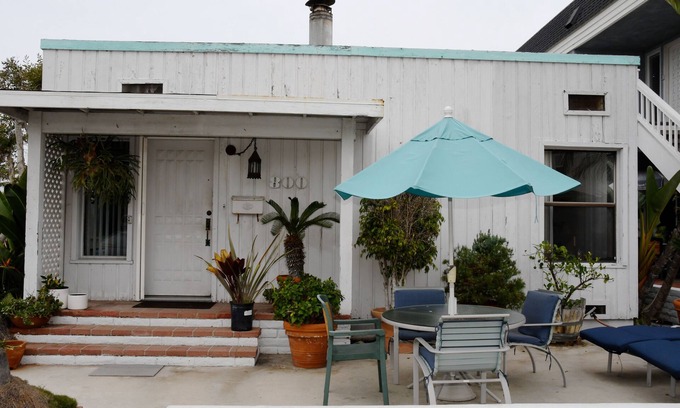 South Mission Beach Casa | One minute to ocean or bay. Great patio for lounging, with sun all day.