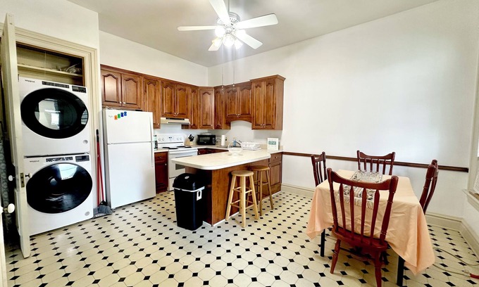 Danville Apartamento | One-Of-A-Kind 2-bedroom apartment with AC, WiFi in lovely Danville