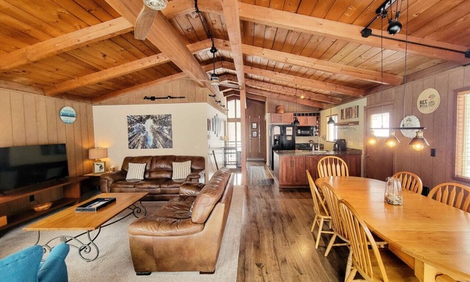 Bellaire Casa | Precioso, renovado Chalet w / acceso a piscinas y golf