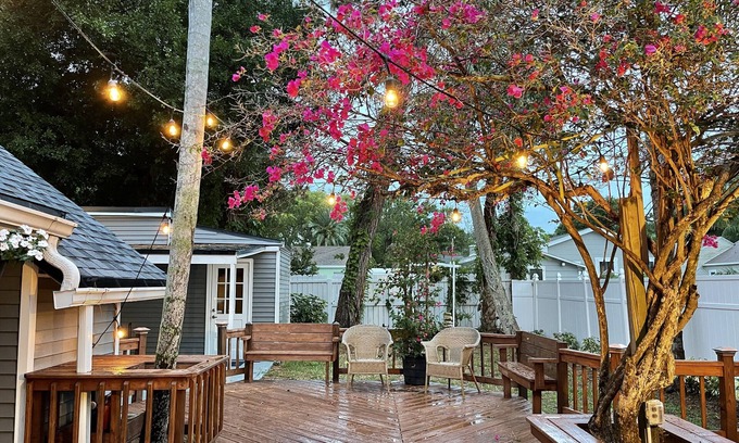 Clearwater Casa | One-of-a-kind Cottage by the Sea- Golf Cart friendly!