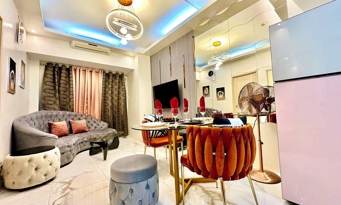 Bago Bantay Condominio | One of a Kind Elegance IG-Worthy Suite w/ Bathtub & PS5 @ SM North & Ayala Malls