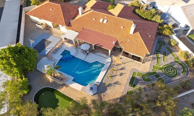 Mesa Casa | One-of-a-Kind Home w Mini Golf + Pool & Spa Tub