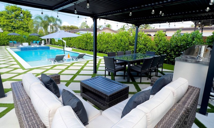 Kendale Lakes Casa | One Of A Kind Luxury Smart Home - Beachclub Style Pool/BBQ/Spa
