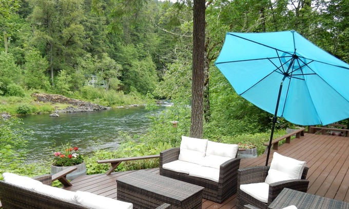 Cascadia Casa | Uno de un lugar amable en el río McKenzie