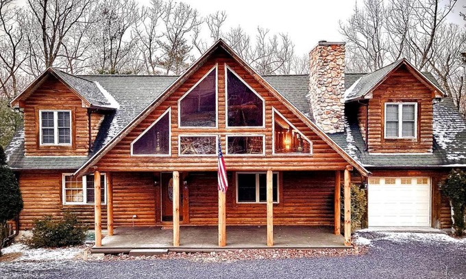 Basye Casa | One of a Kind Rustic Log Cabin near Bryce Resort - Large Game Room - Fire Pit - Large Deck - BBQ