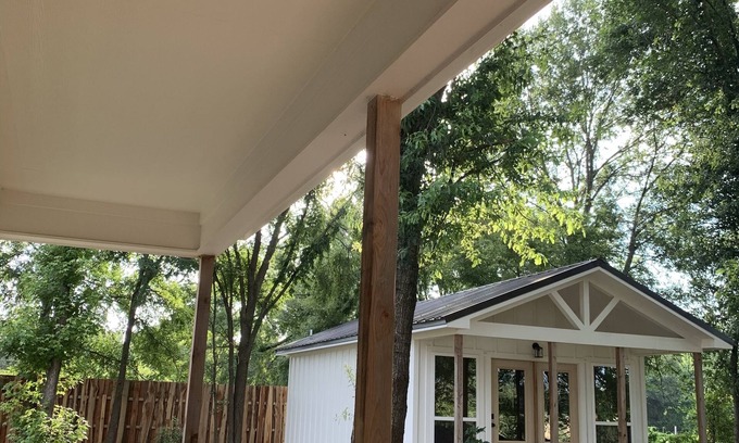 Ben Wheeler Casa | One of five modern bungalows- 1st Monday Trade Days, Music Festivals, East Texas
