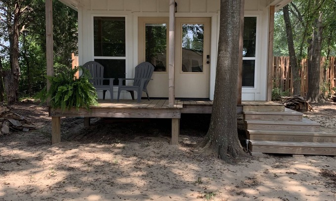 Ben Wheeler Casa | One of five modern bungalows -1st Monday Trade Days, Music Festivals, East Texas