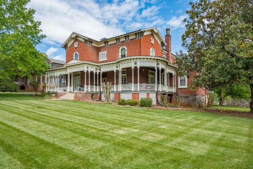 Daniels Hill Casa | One of These Nights - King Sized Bed - Sleeps 2