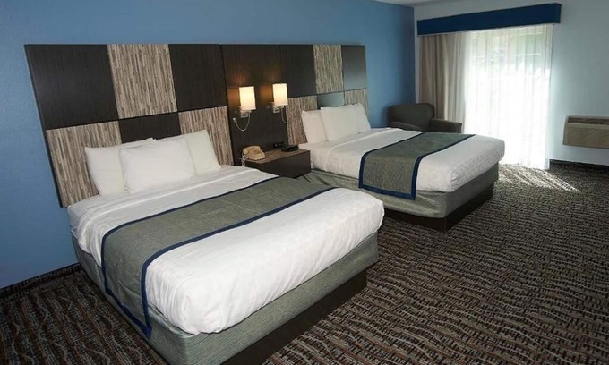 Sandwich Casa | One Room Suite With 2 Queen Beds at Sandwich Lodge & Resort