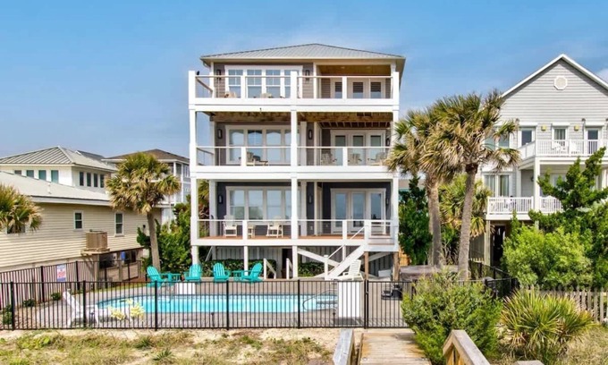 North Carolina Coast Casa | One Step Away- Upper and Lower Unit Included