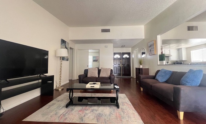 Spring Valley Casa | One story 3 bedroom home-10 minutes to strip