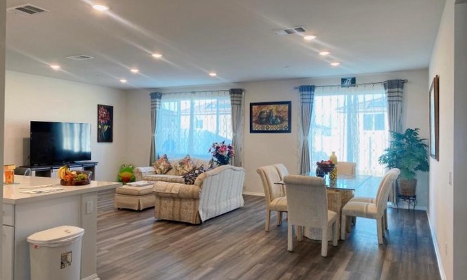 Riverside Casa | One-Story House Whit 4 Rooms