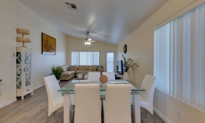 Blue Diamond Ranch Casa | Una historia Vegas Cosy Home