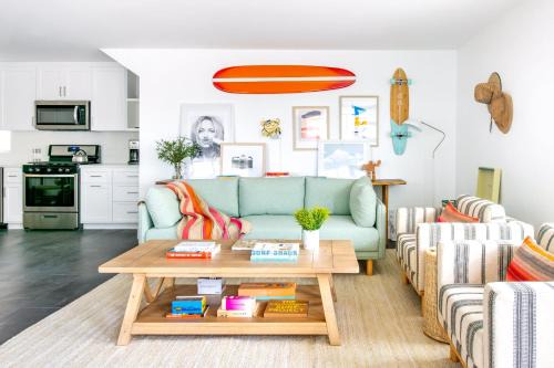 Santa Ana Heights Casa | ONeill I by AvantStay Coastal Paradise Steps from Beach Modern Decor