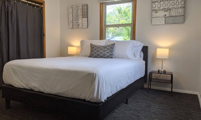 Bismarck Casa | ONLY 1 mi to Cap. & Both Hosp-Cozy 2 Bed Home