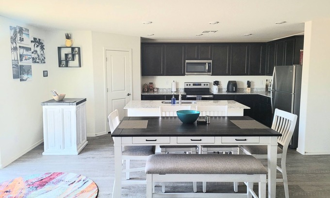Florence Casa | Only 2 minutes to The Windmill Winery & less than 20 minutes to Country Thunder!