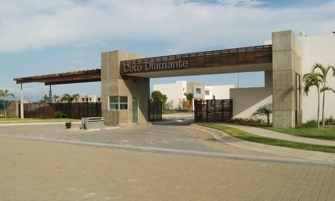 Villa Marina Casa | A solo 3 minutos a la Playa Casa en Coto Privado con juegos infantile y alberca