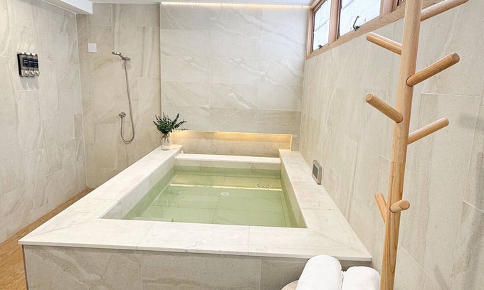 Wattana Casa | Escapada Onsen en el Corazón de Bangkok