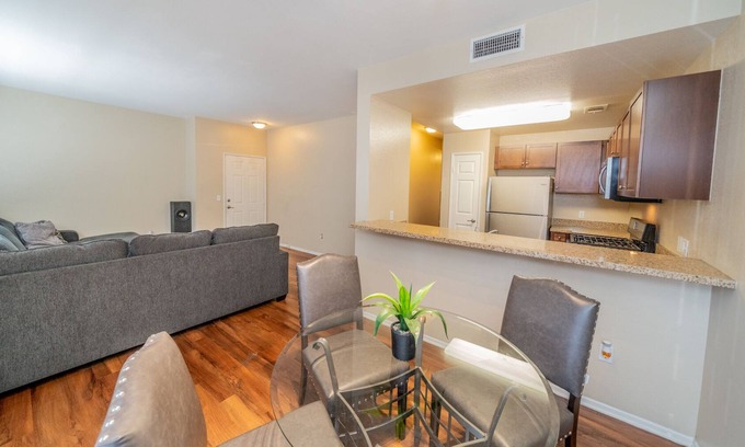 Mira Loma Casa | Ontario Airport Townhouse