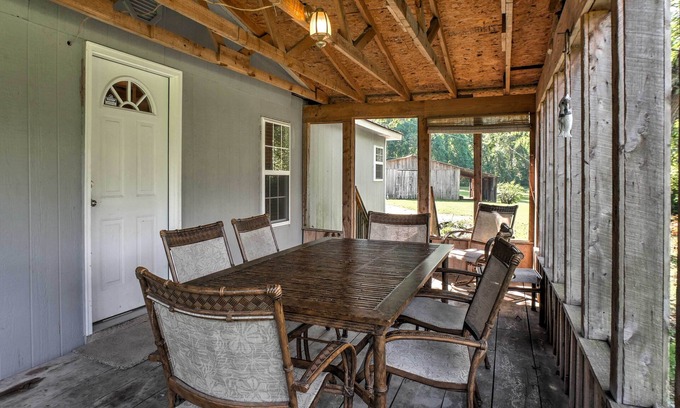 Ooltewah Cabaña | Ooltewah Cabin w/ Grill, Pool Table & Porch!