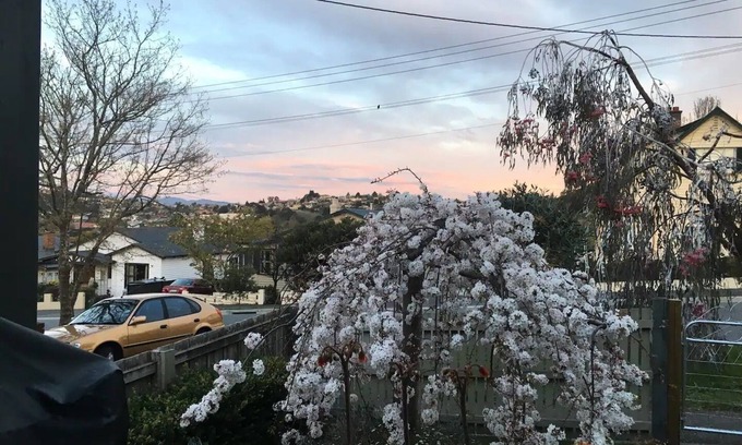West Launceston Casa | Oozing character, romantic and cosy for two.