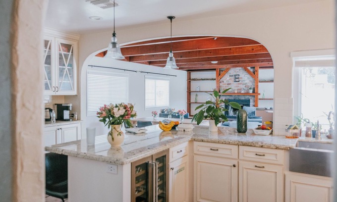 Newhall Casa | Open and Bright 4-Bedroom Italian Retreat