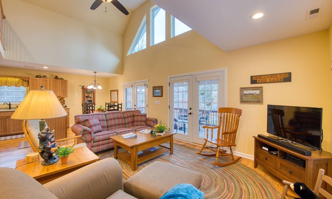 Lake Junaluska Casa | Open and modern upper-level space with WiFi, central AC, pool, wraparound deck
