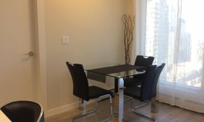 Downtown Edmonton Condominio | Concepto abierto y una vista increíble.