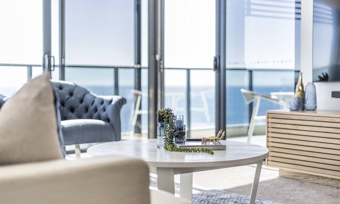 Broadbeach Apartamento | Open plan apartment High floor ocean views