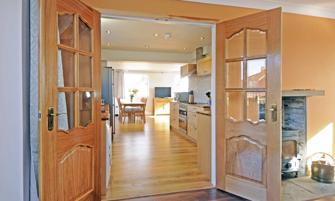 Whitby Casa | Open Plan modern Cottage by Whitby Rugby Field with large drive & EV fast charge