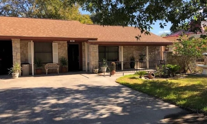 Brackettville Casa | Open, private and spacious