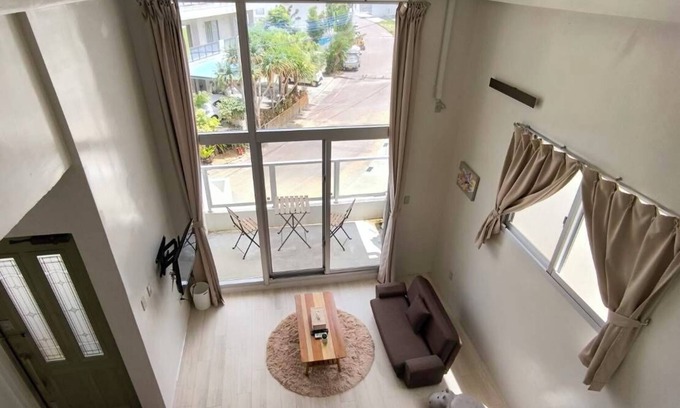 Motobu Casa | Open space, ideal for a relaxing stay, close to the beach.