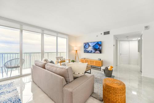 Brickell Apartamento | Open the Window and Enjoy the Sea Breeze at Exclusive Condo!