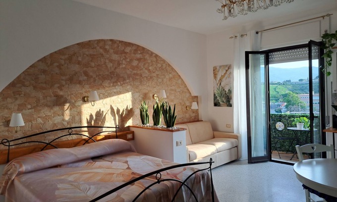 Soverato Marina Apartamento | Openspace with fine finishes and high-standard amenities Bright and airy