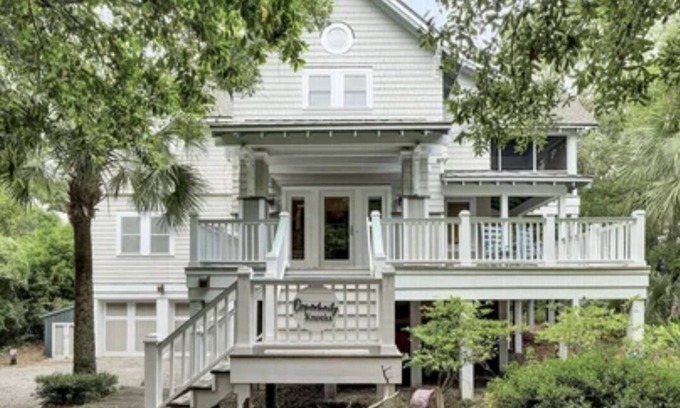 Bald Head Island Casa | Opportunity Knocks! Close to Marina, Ferry, and Lighthouse.