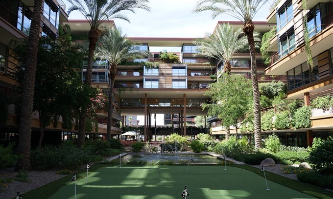 South Scottsdale Condominio | Optimal Camelback, Scottsdale Luxury Condo Living All Year Round!
