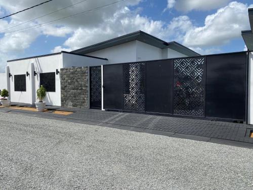 Sipaliwini District Casa | Optimus Rentals