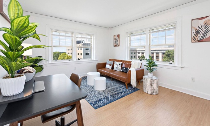 Midtown - Westport Apartamento | Opulence | Boho Chic Loft in Downtown
