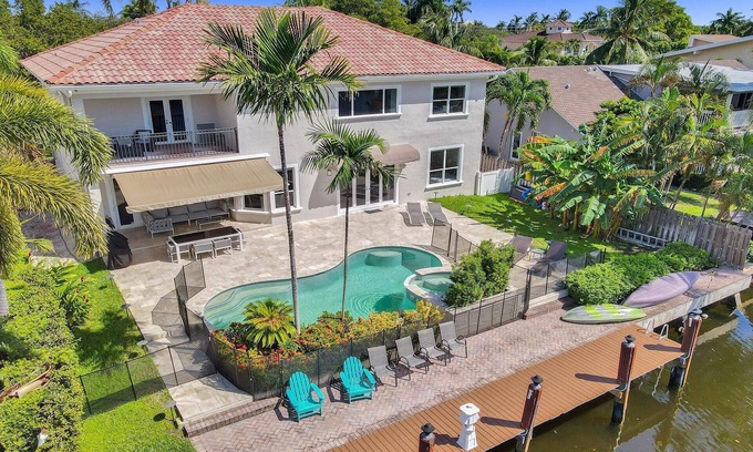 South Lake Villa | Opulence On The Bay ~ w/Heated Pool / Hot Tub/ Near Beach 🏖️