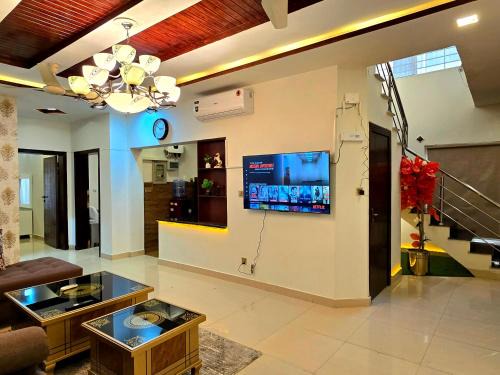 Islamabad Casa | Opulent 5-BHK Entire House in Bahria Town Phase 3
