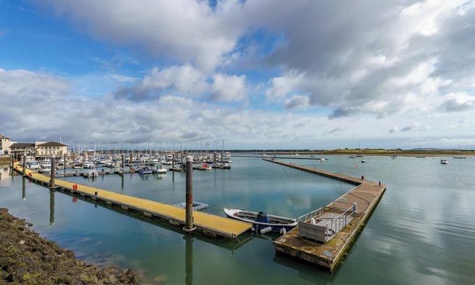 Malahide Apartamento | Opulent - Fully Furnished, 1 Bedroom Apartment