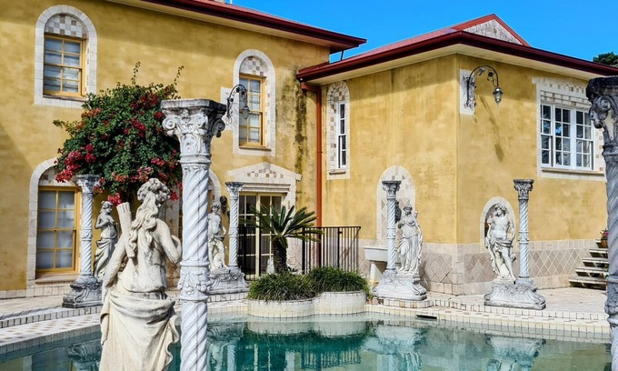 Sleepy Hollow Casa | Opulent Serene apartment @ Palazzo Sophia Byron panoramic seaview & sugarfields