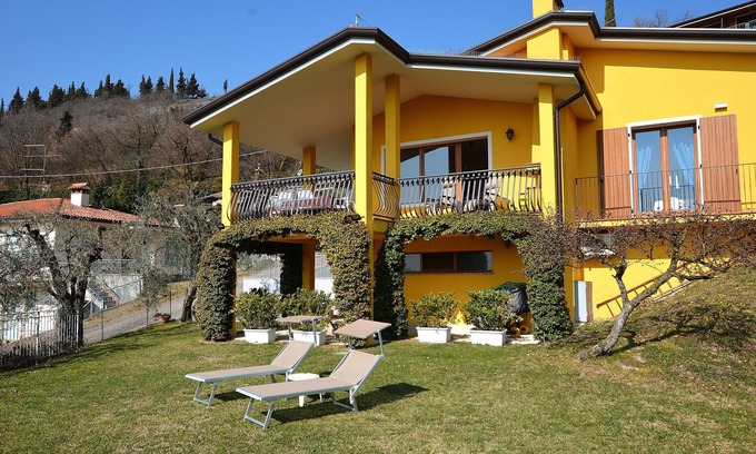Marciaga Apartamento | Orange Apartment In Marciaga di Costermano