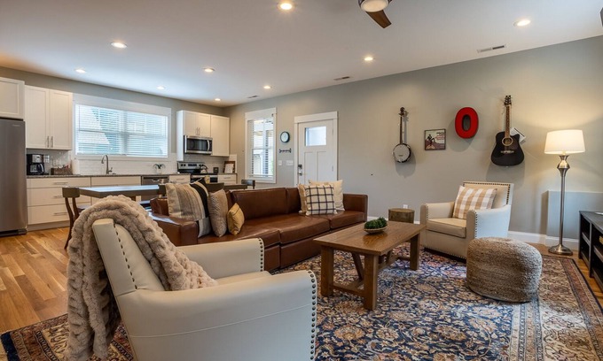 Asheville Villa | Orange Blossom | Asheville Villa with Hot Tub