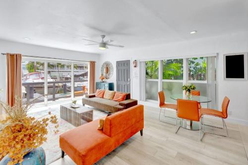 Hendricks and Venice Isles Apartamento | Orange Dream on the Water